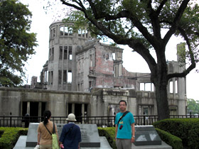 広島原爆ドームを訪れた 中山郁美市議