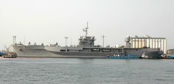 米海軍第7艦隊旗艦「ブルーリッジ」